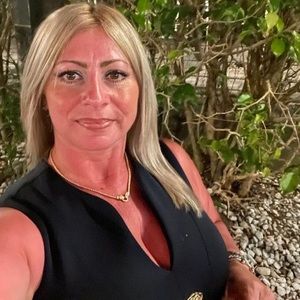 Meet your Posher, Adrianna